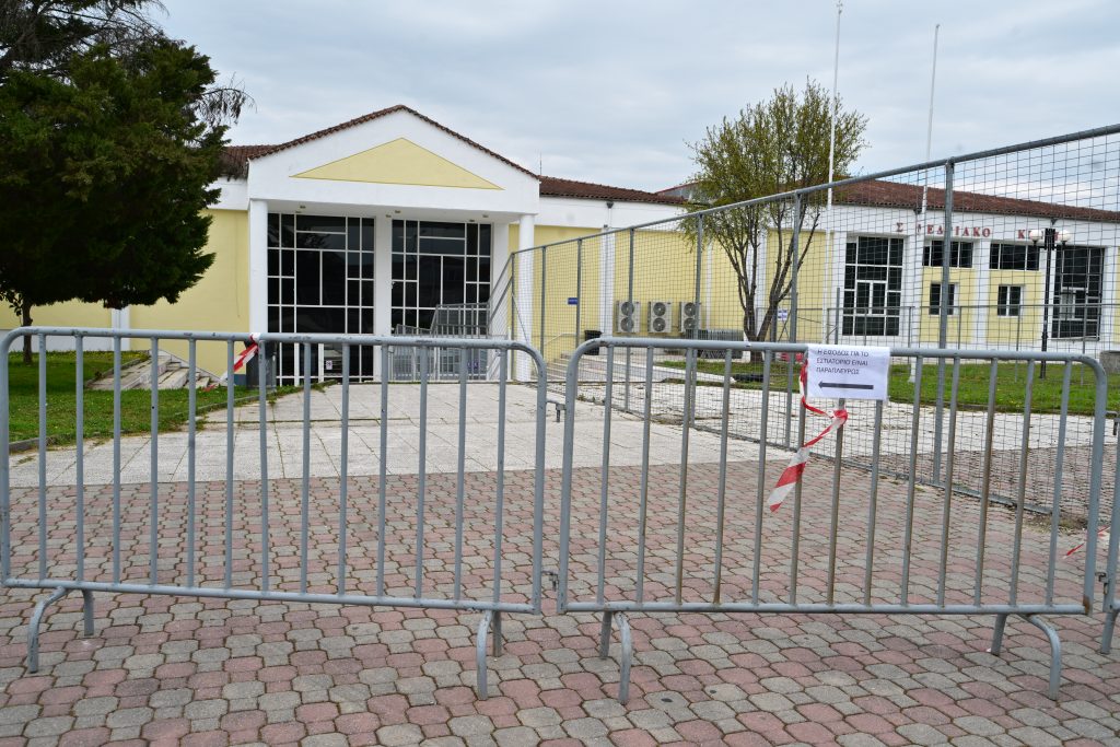 Αρχίζει η δίκη των Τεμπών – Αυστηρή φρούρηση στην ειδικά διαμορφωμένη αίθουσα στη Λάρισα