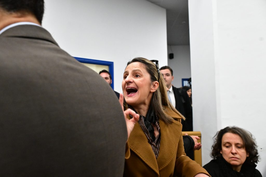 Δίκη για Τέμπη: Διακοπή για την 1η Απριλίου ζήτησε η πρόεδρος – Πέντε ώρες έντασης και αντεγκλίσεων για την κατλληλότητα της αίθουσας