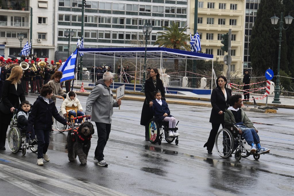 Πρόγραμμα εκδηλώσεων για την 25η Μαρτίου: Σε εξέλιξη η μαθητική παρέλαση στην Αθήνα