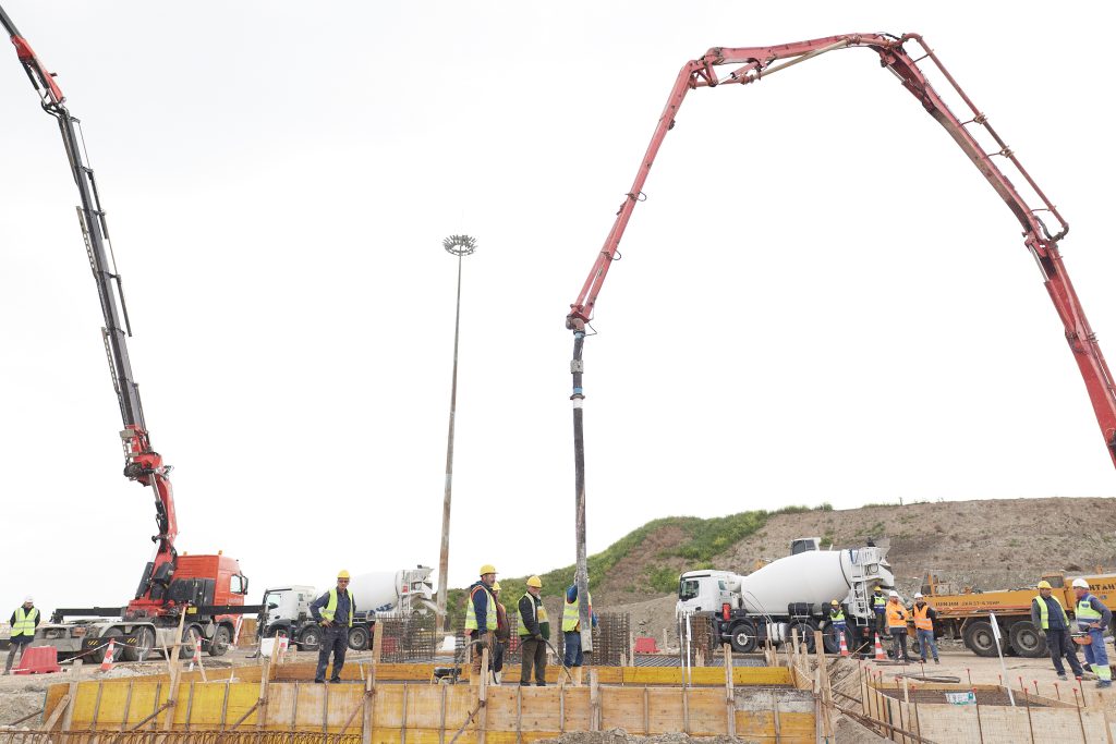 Μητσοτάκης: Το λιμάνι της Θεσσαλονίκης μετατρέπεται σε έναν πλήρη διαμετακομιστικό κόμβο – Σε φάση υλοποίησης 17 υπερσύγχρονα σχολεία στην Κεντρική Μακεδονία