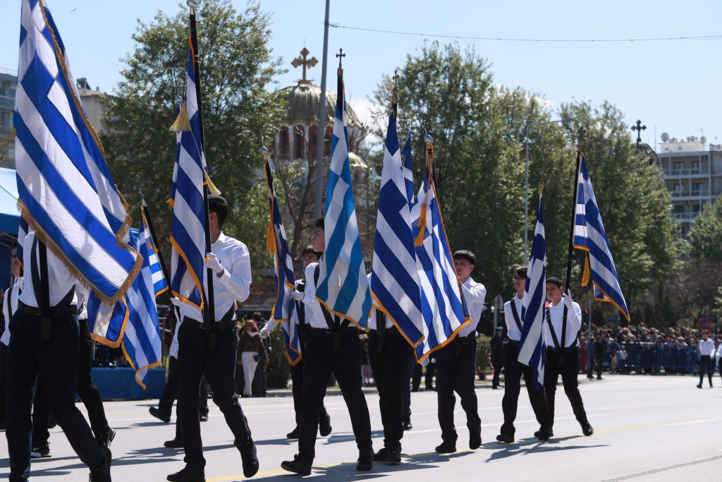 Με λαμπρότητα ο εορτασμός της 25ης Μαρτίου στη Θεσσαλονίκη – Ολοκληρώθηκε η μαθητική παρέλαση
