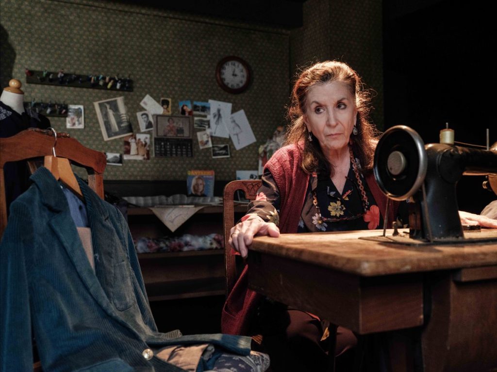 «Μια ζωή»- Ο μονόλογος μιας μοδίστρας- Για λίγες παραστάσεις στο Βασιλικό θέατρο