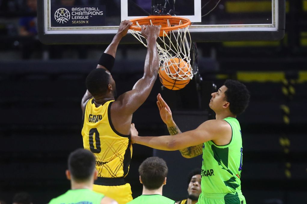 Basketball Champions League: Πέντε στα πέντε για την ΑΕΚ, 96-88 την Τόφας Μπούρσα