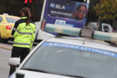 Είκοσι πορτρέτα προσωπικοτήτων ζωγραφισμένα στο 12<sup>ο</sup> γυμνάσιο Λαρίσης