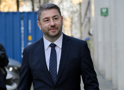 Συνάντηση της ομοσπονδίας βενζινοπωλών με Θεοδωρικάκο: Αντιδράσεις για το πλαφόν, προειδοποιούν με κινητοποιήσεις – Πάνω από 2 ευρώ το λίτρο η βενζίνη