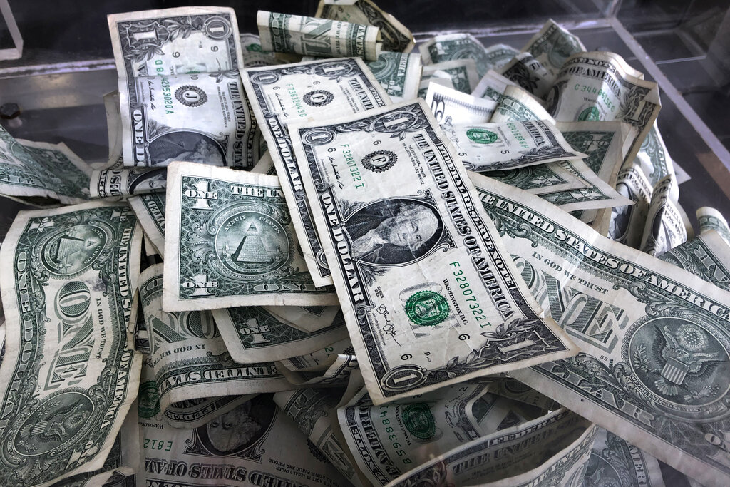 ΗΠΑ: Η υπογραφή του Τραμπ θα μπει σε δολάρια νέας κοπής – Για πρώτη φορά εν ενεργεία πρόεδρος υπογράφει τραπεζογραμμάτια