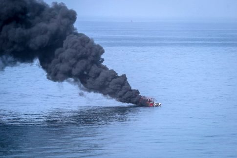 Οι Αμερικανοί χτύπησαν την ιρανική φρεγάτα ανοιχτά της Σρι Λάνκα – Πολλοί νεκροί, 32 διασωθέντες, για 150 αγνοουμένους