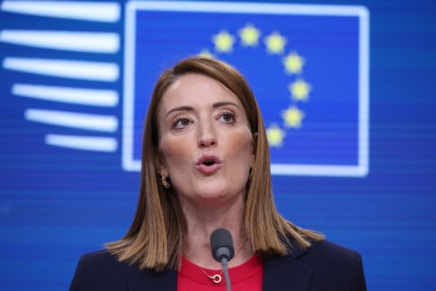 Ο Κ. Πιερρακάκης προειδοποιεί για παρατεταμένη ενεργειακή αναταραχή και αφήνει ανοιχτό το ενδεχόμενο χρήσης στρατηγικών αποθεμάτων