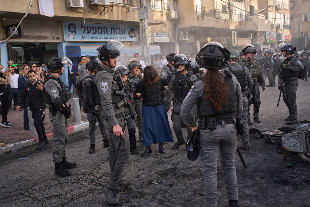 Η ισραηλινή αστυνομία επιτέθηκε σε δημοσιογράφους στην Ιερουσαλήμ – Τραυματίστηκε παραγωγός του CNN