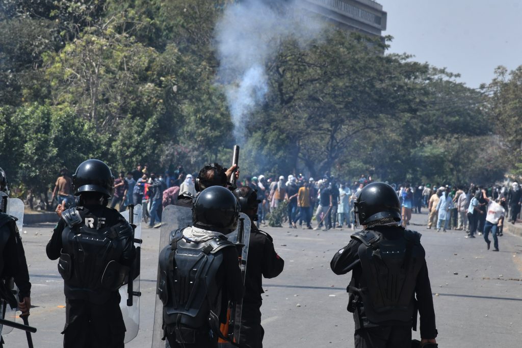 Σοκ και διχασμός για τη δολοφονία Χαμενεΐ: Αντιδράσεις εντός και εκτός Ιράν – Πανηγυρισμοί, πένθος, οργή και απειλές αντιποίνων
