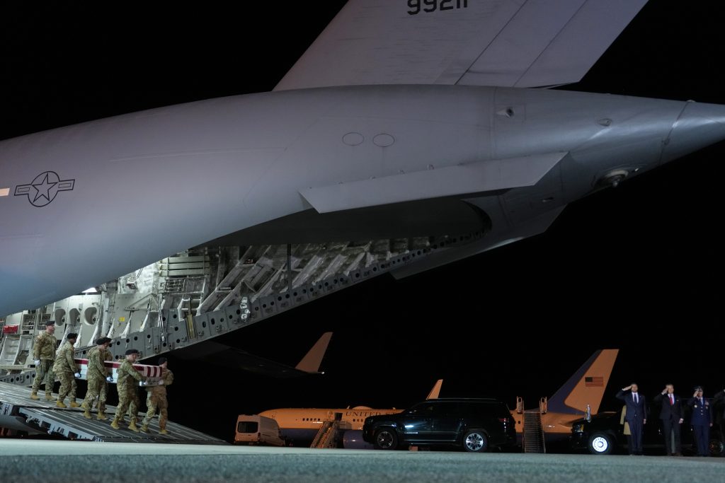 ΗΠΑ: Τελετή για την επιστροφή του 7ου στρατιώτη που σκοτώθηκε στον πόλεμο με το Ιράν