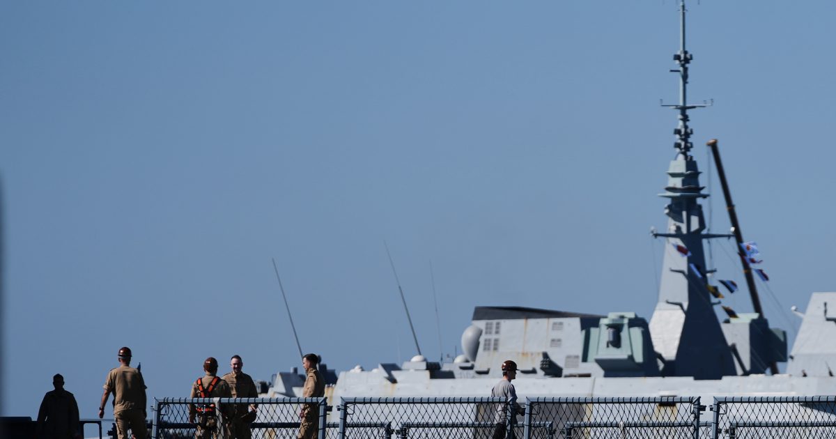 Τo αντιτορπιλικό Dragon πλέει προς την Κύπρο – Η Βρετανία έτοιμη να αποδεσμεύσει στρατηγικά αποθέματα πετρελαίου