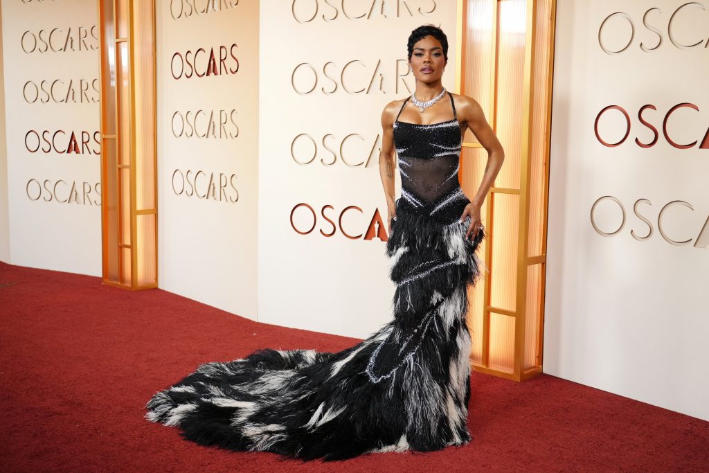 Είμαστε ό,τι φοράμε; Η ψυχολογία των ρούχων στο κόκκινο χαλί των Όσκαρ