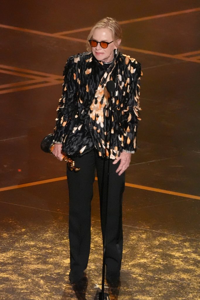 Είμαστε ό,τι φοράμε; Η ψυχολογία των ρούχων στο κόκκινο χαλί των Όσκαρ