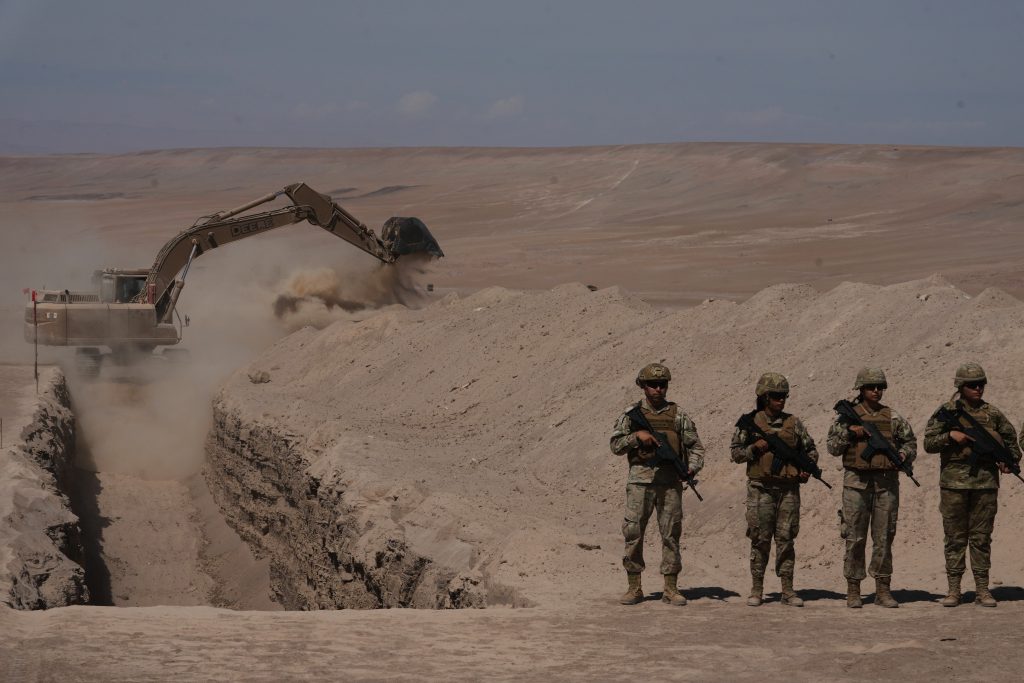 Χιλή: Ξεκίνησε η κατασκευή οχυρωματικών έργων κατά μήκος των συνόρων με το Περού