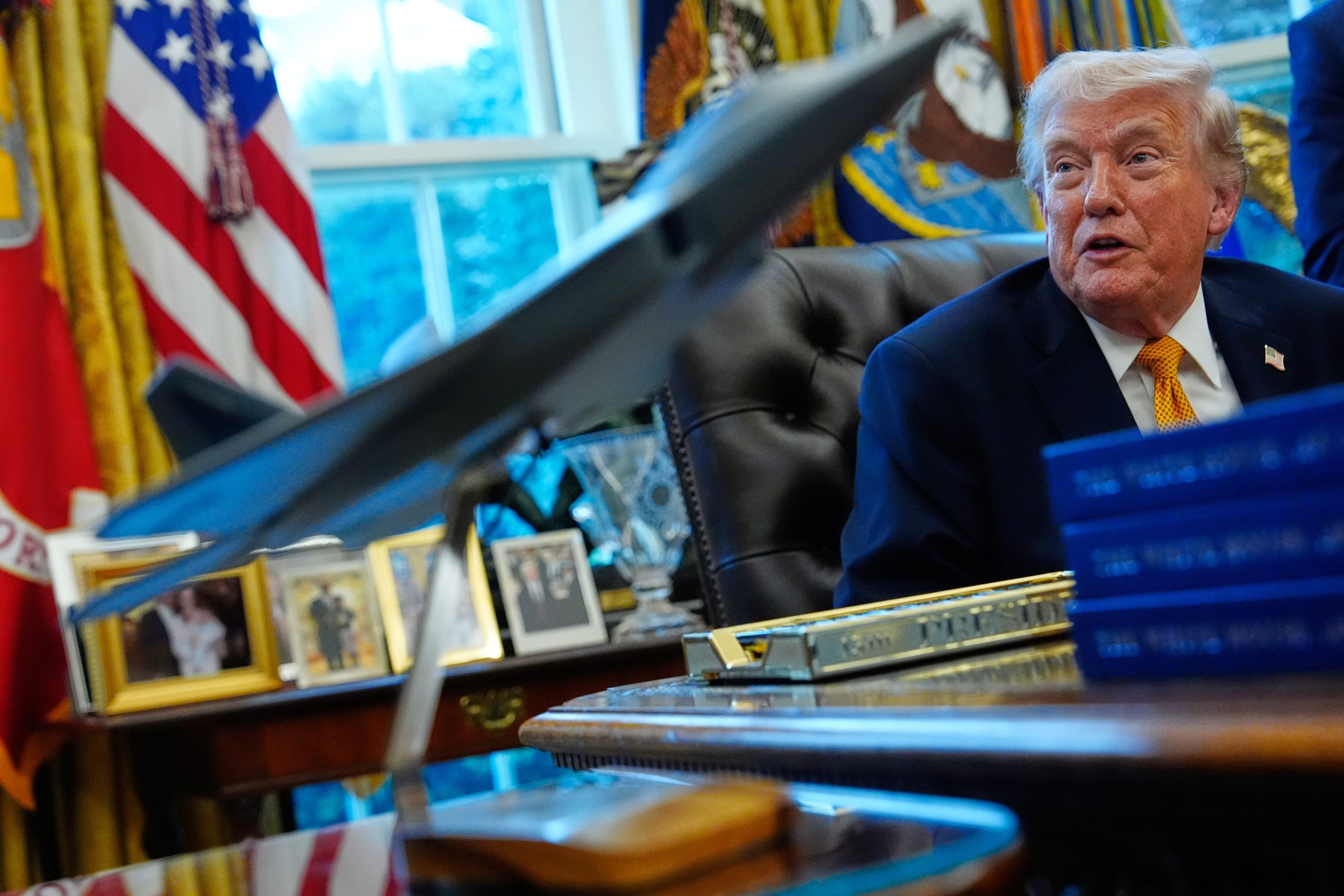 Λευκός Οίκος: Παρασκήνιο και πιέσεις για τερματισμό του πολέμου – Πώς η επικεφαλής του προσωπικού επηρέασε τη στάση Τραμπ