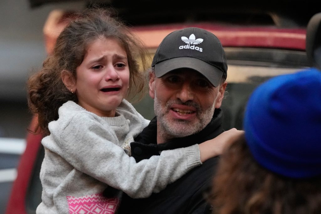 Το ΕΡΤnews στη Βηρυτό: «Χειρουργικό» ισραηλινό χτύπημα σε πολυκατοικία με έναν νεκρό – Εντολή για εκκένωση επτά περιοχών στη Νταχίγια