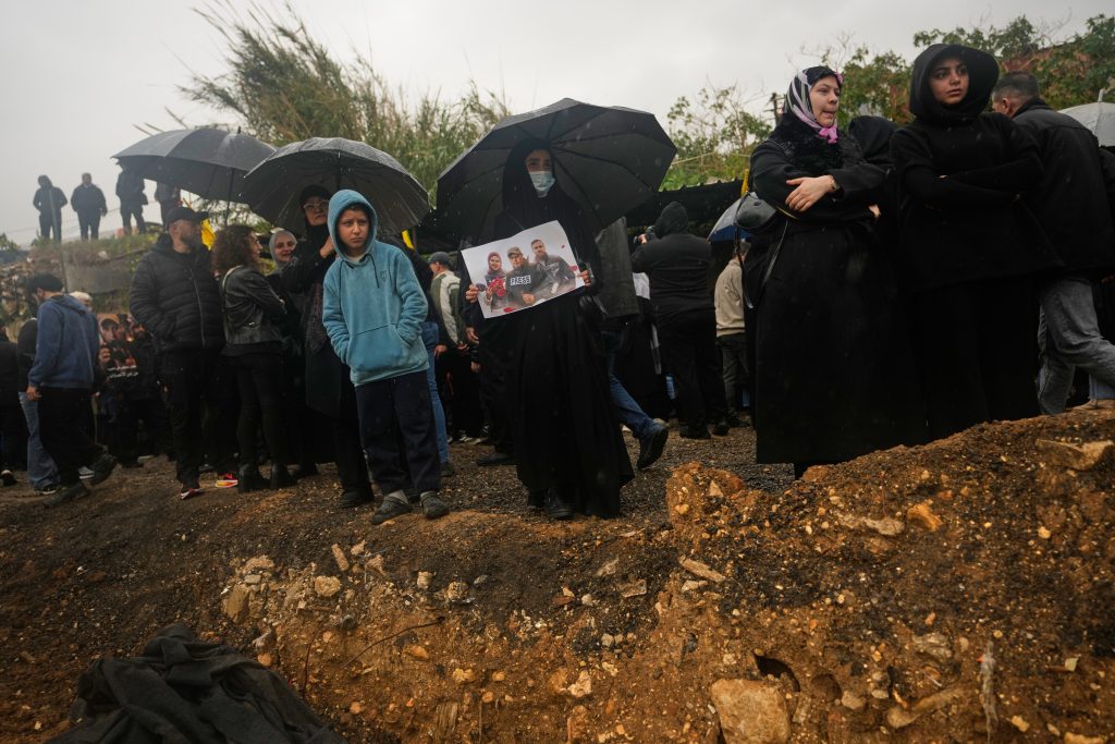 Λίβανος: Το ΕΡΤnews στην κηδεία των τριών δημοσιογράφων που σκοτώθηκαν σε ισραηλινή επιδρομή – Ανάμεσά τους η Φατίμα και ο αδελφός της