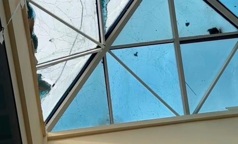 Σύζυγος εγκλωβισμένου ναυτικού στο ΕΡΤnews: Όσο περνούν οι μέρες είναι περισσότερο ανήσυχος – Η πολιτεία είναι άφαντη, δεν υπάρχει ενημέρωση