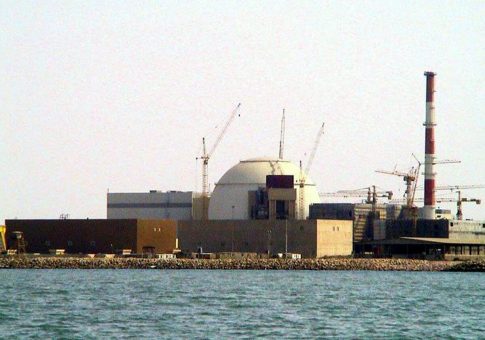 Βόλος: Αντιπολεμική παρέμβαση φοιτητικών συλλόγων στον κυματοθραύστη