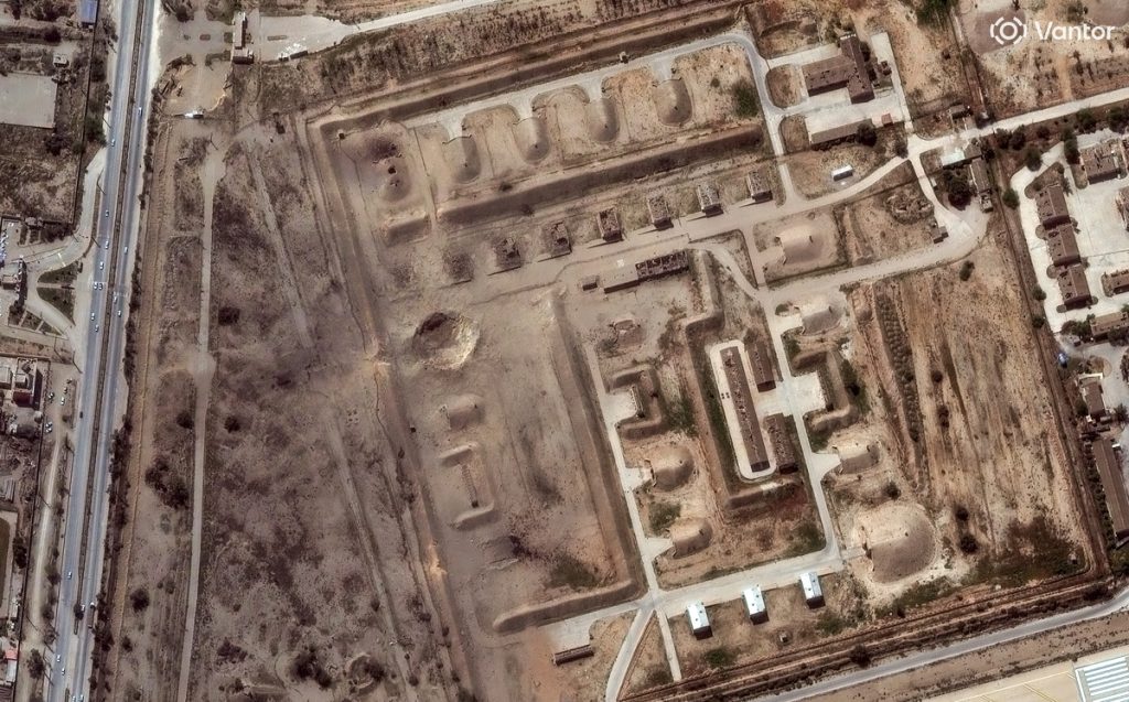 Τι γνωρίζουμε για τον πυρηνικό σταθμό του Μπουσέρ στο Ιράν, μετά την αναφορά ότι βλήμα χτύπησε τις εγκαταστάσεις του