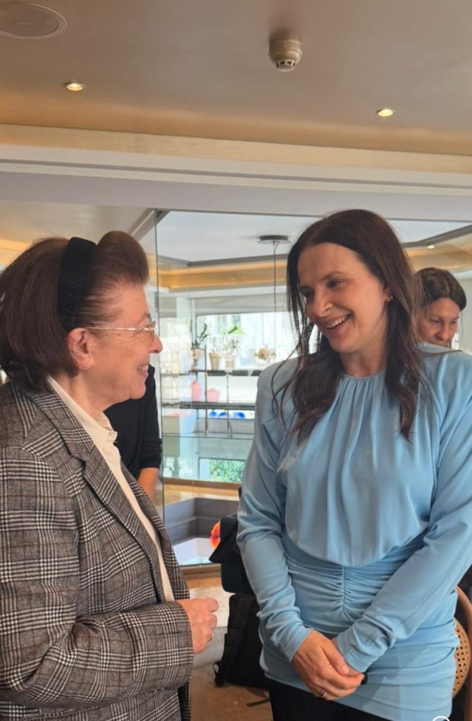 Λίνα Μενδώνη: Συνάντηση με τη Ζιλιέτ Μπινός – Στο επίκεντρο τα ευρωπαϊκά βραβεία κινηματογράφου στην Αθήνα