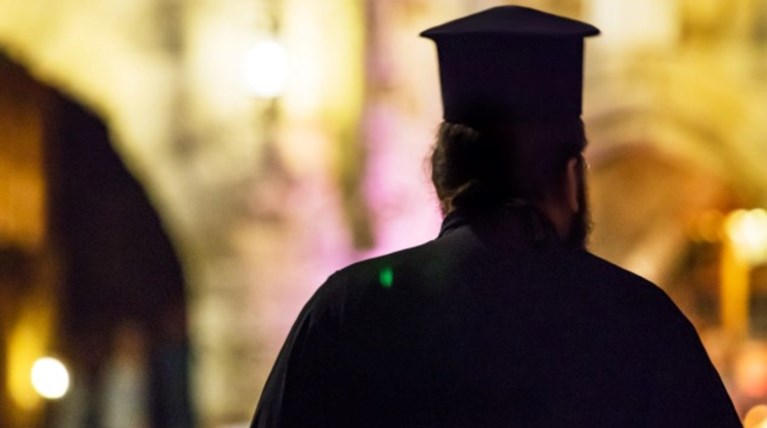 Θεσσαλονίκη: Ποινές κάθειρξης 12,5 ετών σε αρχιμανδρίτη και πρώην ιερέα για απάτη άνω του 1,5 εκατ. ευρώ που κατήγγειλαν πιστοί