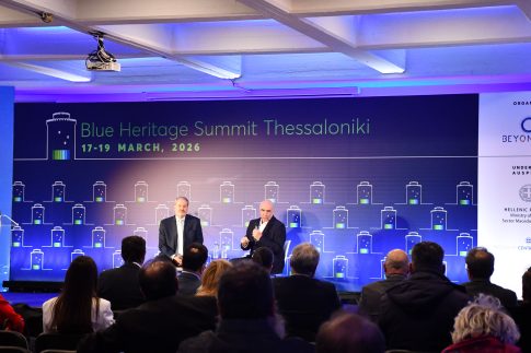 Το Ιράν κηδεύει Λαριτζανί, Σολεϊμανί και τους «μάρτυρες» ναύτες – Πλήθη κόσμου σε επίδειξη ενότητας