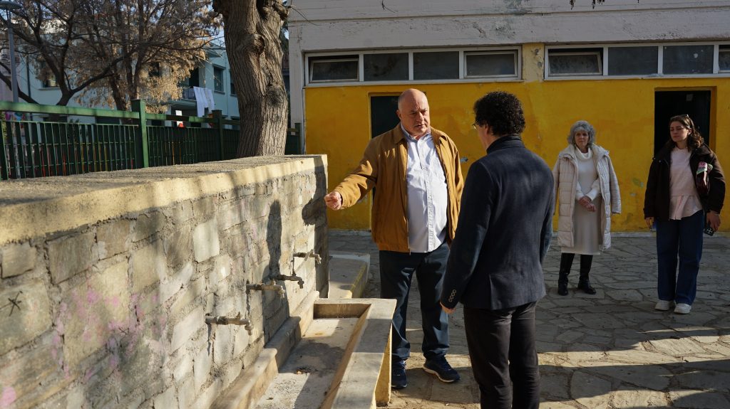 Αυτοψία του δημάρχου Βόλου στο 6ο Δημοτικό Σχολείο μετά από συνάντηση με τον Σύλλογο Γονέων