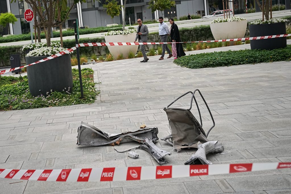 «Τυφλή πόλη» το Ντουμπάι, εύθραυστη η «βιτρίνα» των Εμιράτων: Πώς κατέρρευσε η εικόνα του τουριστικού παραδείσου