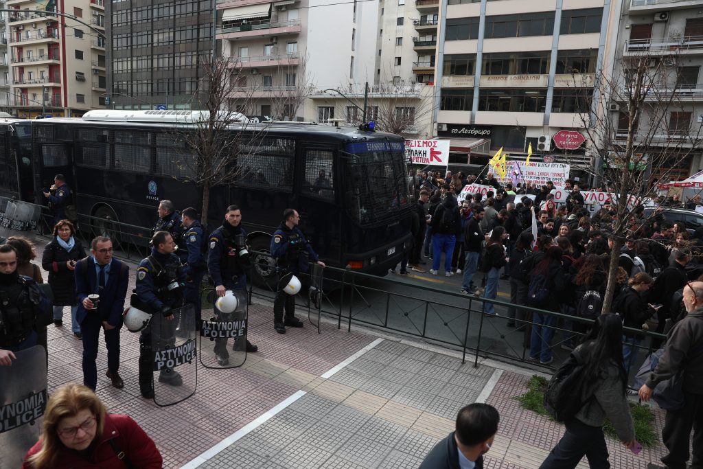 Δίκη Χρυσής Αυγής: «Έγινε το αυτονόητο μετά από 11,5 χρόνια στα δικαστήρια», δήλωσε η Μάγδα Φύσσα – Οι πολιτικές αντιδράσεις