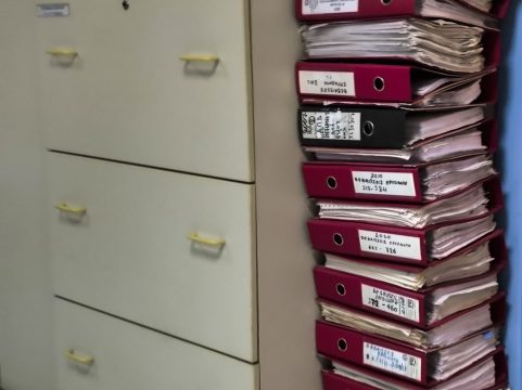 Στη Σούδα ο Μακρόν – Συνάντηση με Δένδια και επίσκεψη στο αεροπλανοφόρο «Σαρλ ντε Γκoλ»