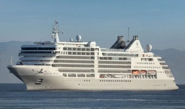 Κατάπλους του κρουαζιερόπλοιου «Silver Muse» στο λιμάνι του Βόλου