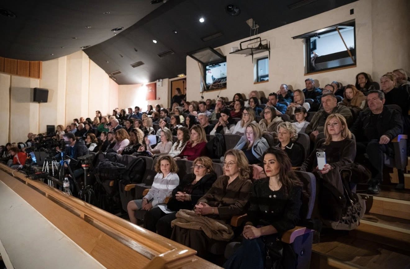Screenshot «Μαζί πιο δυνατές»: «Κοσμοπλημμύρα» στο συνέδριο για την ανήλικη παραβατικότητα