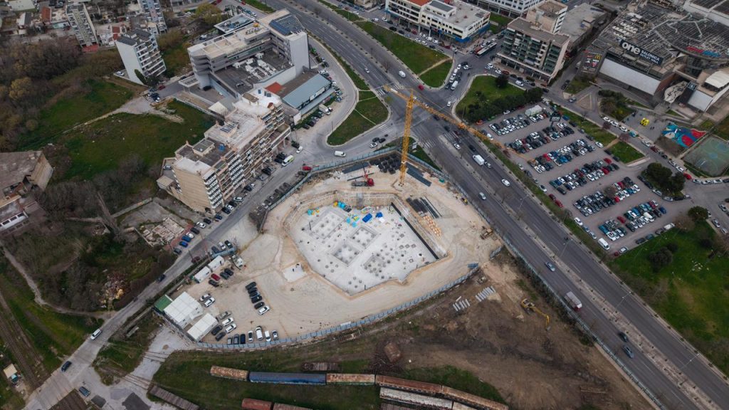 Θεσσαλονίκη: Επίσκεψη Μπεκίρη στο υπό κατασκευή Μουσείο Ολοκαυτώματος και στο ΑΠΘ