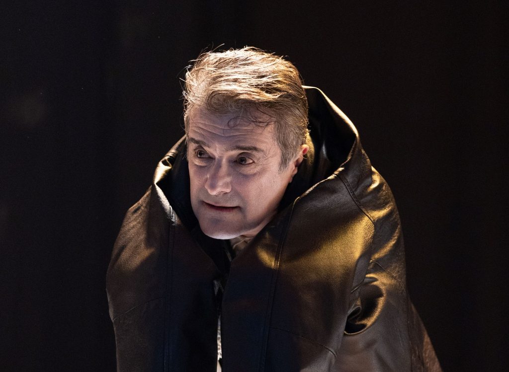 «Ο Μισάνθρωπος» του Μολιέρου στο Θέατρο Φιλίπ – Πρώτη ματιά στη νέα παράσταση της Ιόλης Ανδρεάδη