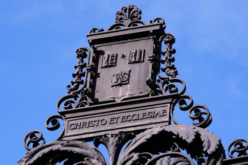 Η Βρετανία ενέκρινε τη χρήση βάσεών της από τις ΗΠΑ για επιθέσεις στα Στενά του Ορμούζ