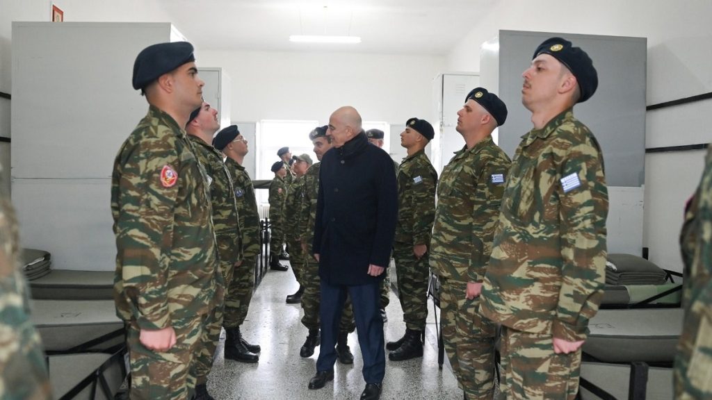 Επίσκεψη Δένδια στο στρατόπεδο Περάματος Ιωαννίνων