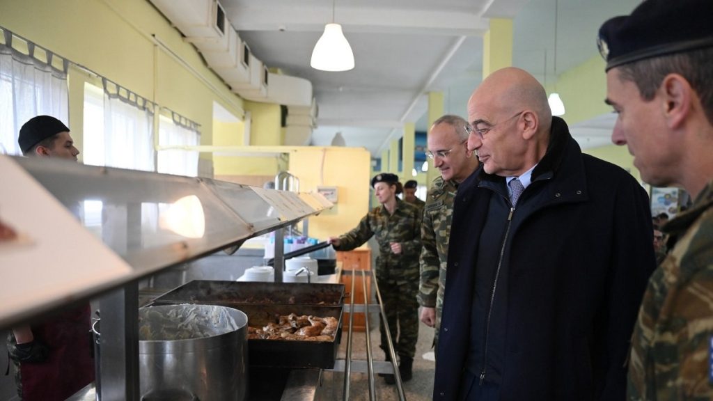 Επίσκεψη Δένδια στο στρατόπεδο Περάματος Ιωαννίνων