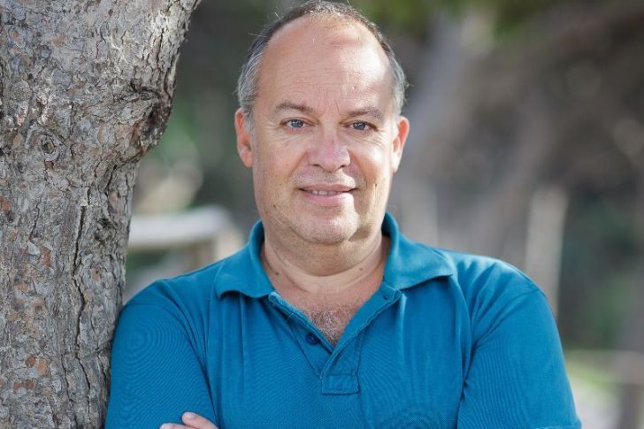 Σημαντική νέα έκδοση των ποιημάτων του Καβάφη από τον Καταλανό νεοελληνιστή Eusebi Ayensa