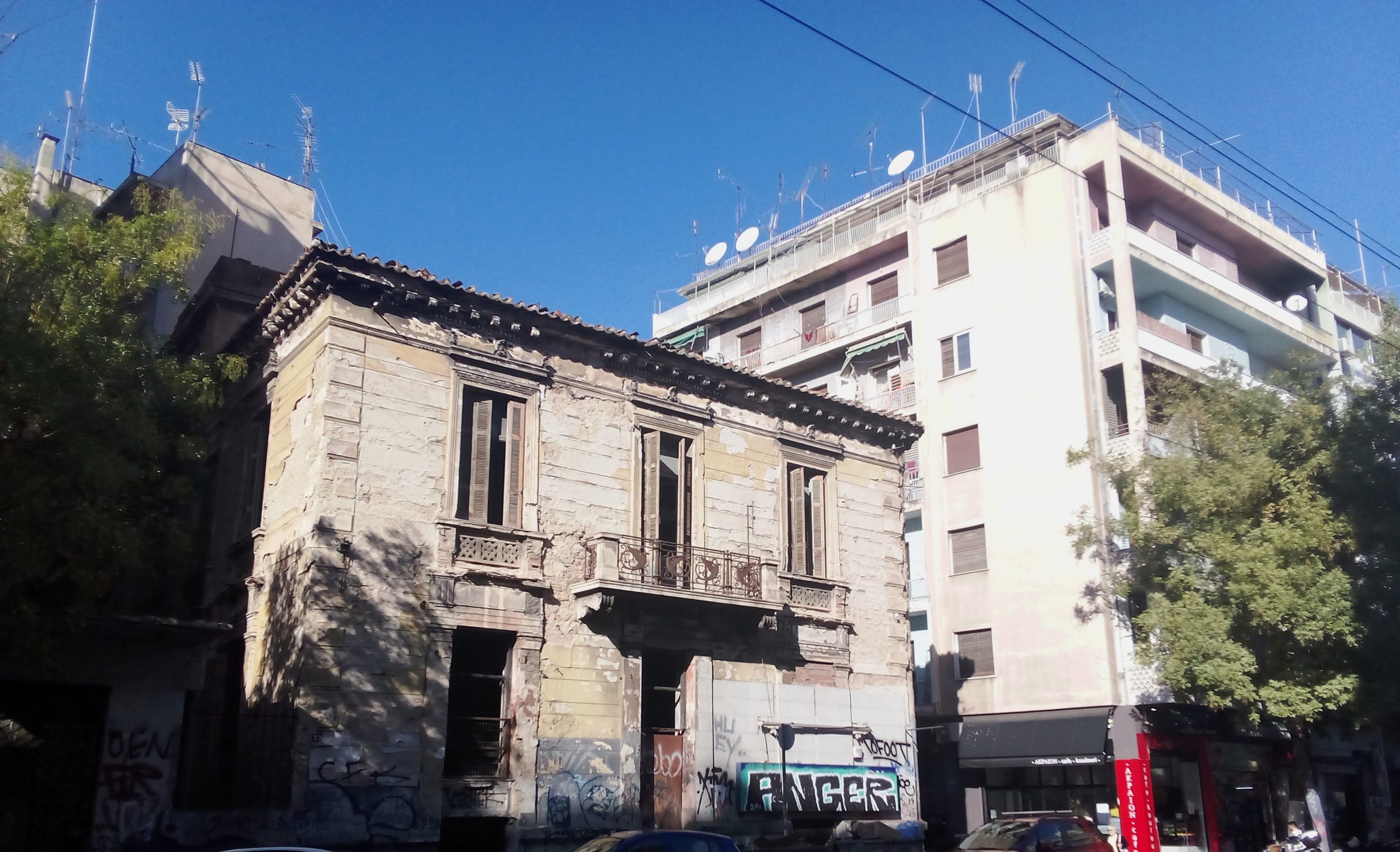 img-20251111-102128 «Παρείσακτοι» από άλλες εποχές στο αστικό περιβάλλον Δ’ μέρος (φωτορεπορτάζ)