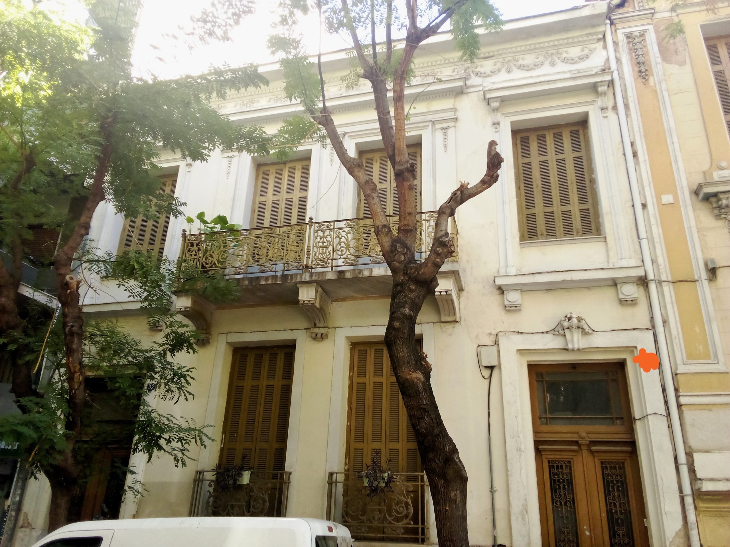 img-20251111-102619 «Παρείσακτοι» από άλλες εποχές στο αστικό περιβάλλον Δ’ μέρος (φωτορεπορτάζ)