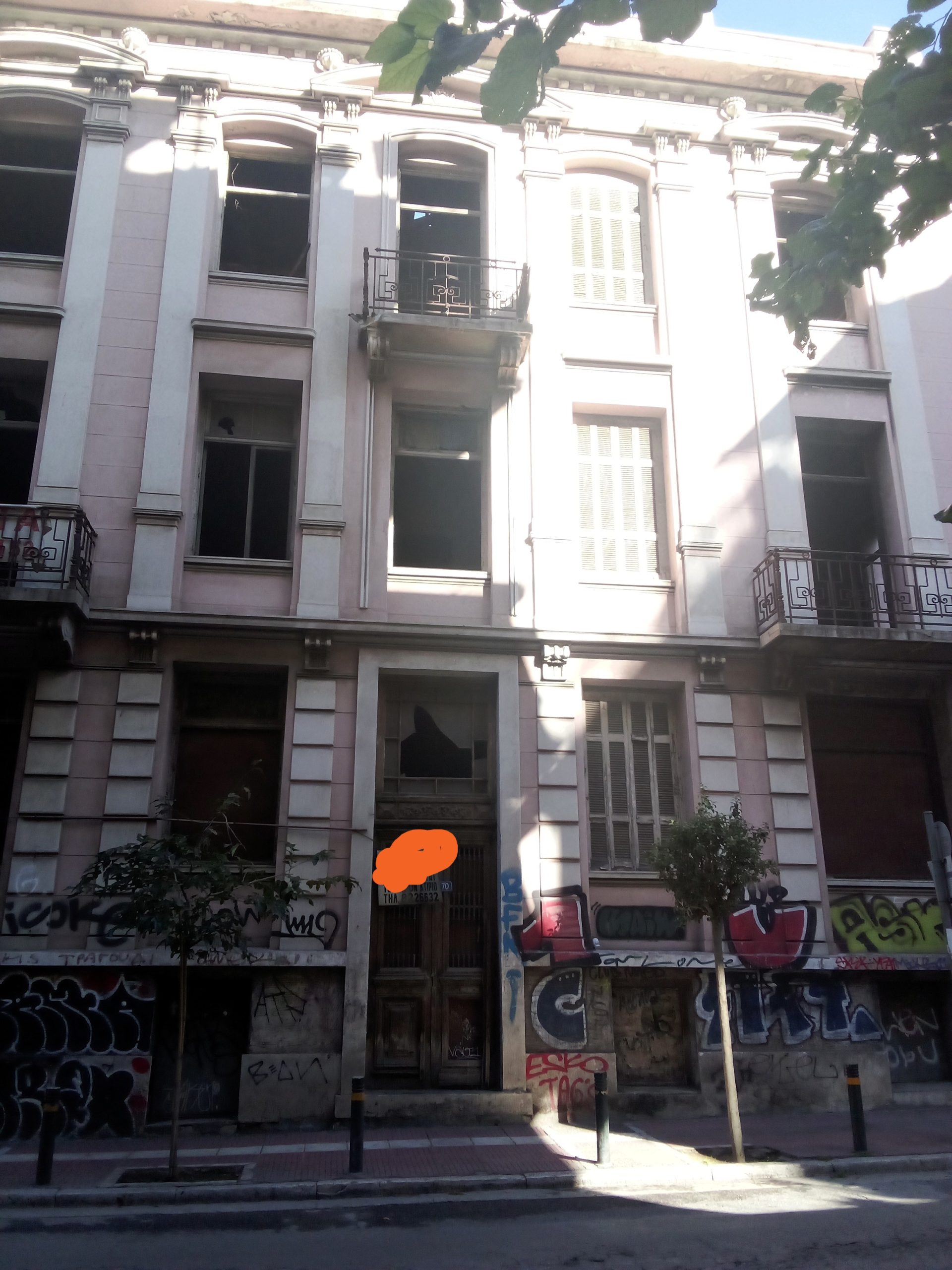 img-20251111-102740 «Παρείσακτοι» από άλλες εποχές στο αστικό περιβάλλον Δ’ μέρος (φωτορεπορτάζ)