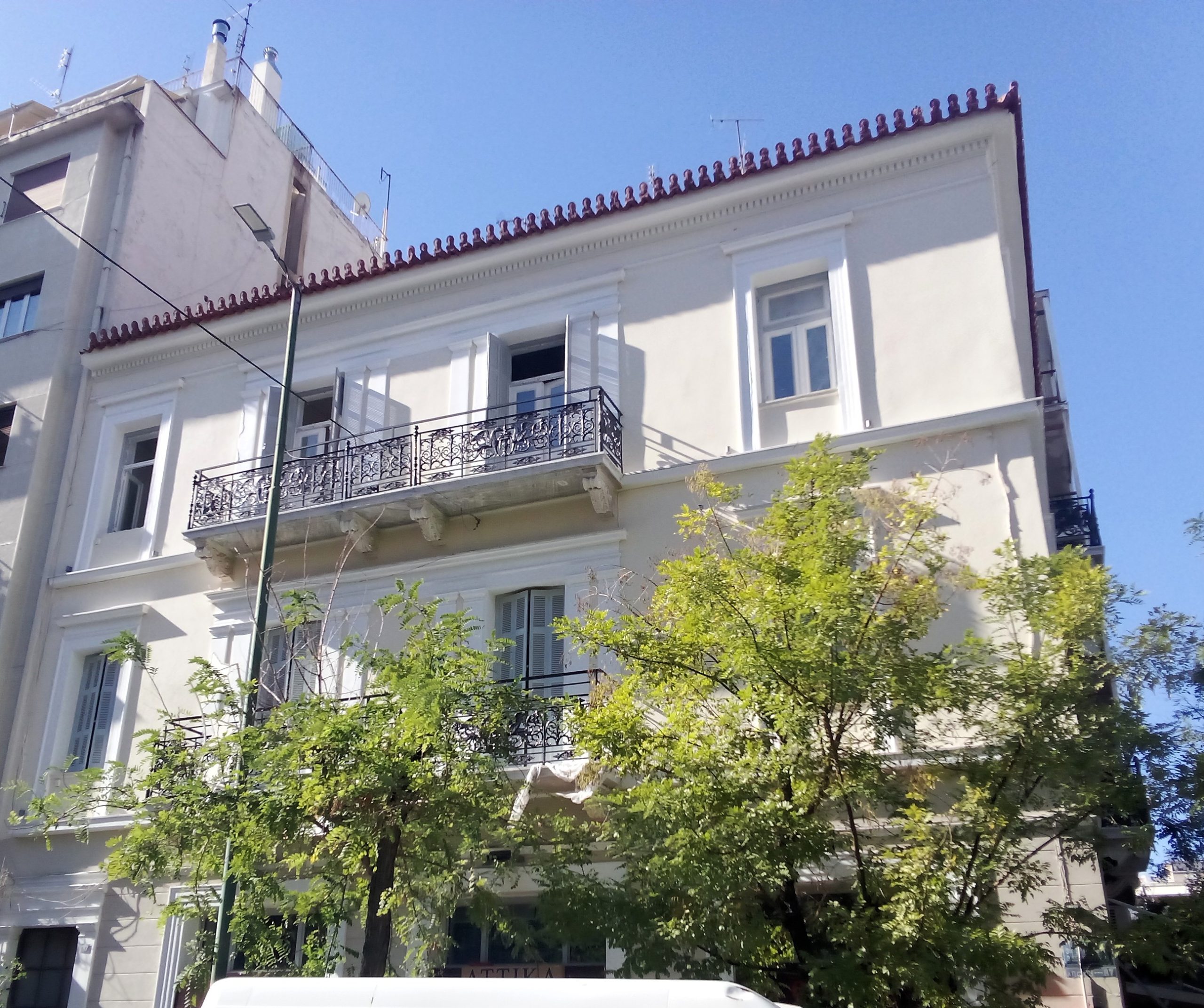img-20251111-120856 «Παρείσακτοι» από άλλες εποχές στο αστικό περιβάλλον Δ’ μέρος (φωτορεπορτάζ)