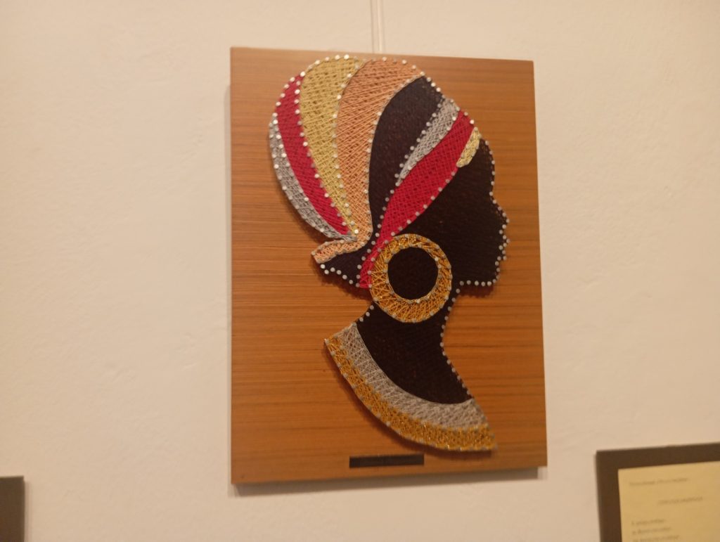 «Μορφές στα νήματα του χρόνου»: Η μαγεία του string art ζωντανεύει στη Ρόδο