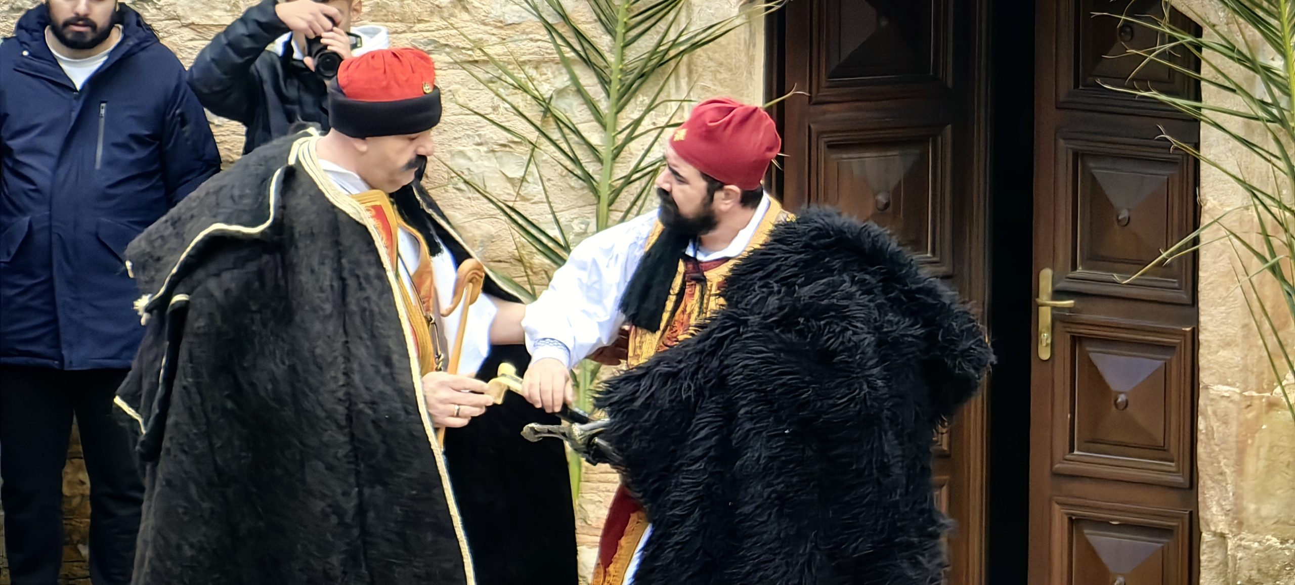 _cuva Δέος και συγκίνηση στην αναπαράσταση της Επανάστασης στην ιστορική Ιερά Μονή Αγίας Λαύρας