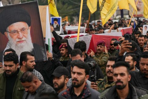 Με λαμπρότητα και μαζική συμμετοχή ο εορτασμός της 25ης Μαρτίου στον Βόλο