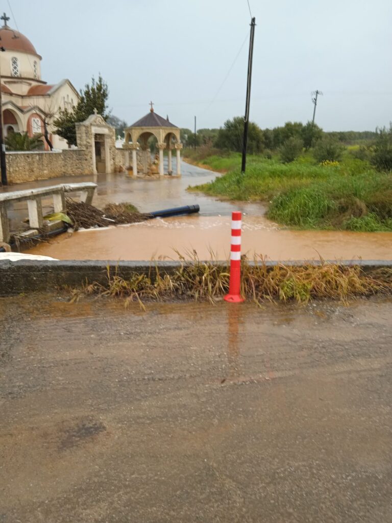 Ηράκλειο: Μικρής έκτασης κατολισθήσεις και πολλή προσοχή στους δρόμους λόγω βροχοπτώσεων
