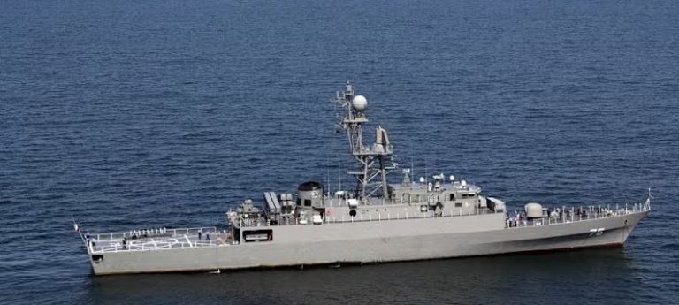 Επλήγη ιρανική φρεγάτα από υποβρύχιο ανοικτά της Σρι Λάνκα – 101 αγνοούμενοι και 78 τραυματίες