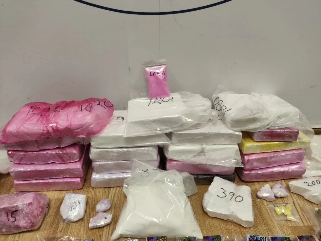 Συνελήφθησαν 3 άτομα που κατείχαν και διακινούσαν κοκαΐνη, κάνναβη και MDMA σε περιοχές της Αττικής